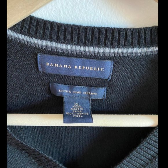 Adoption Fundraiser- Men's Banana Republic wool sweater - Picture 4 of 4